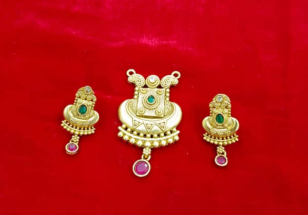 Antique Pendant – Earrings – Imitation Jewellery