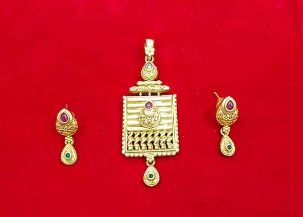 Antique Pendant – Earrings – Imitation Jewellery