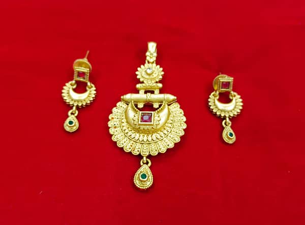 Antique Pendant – Earrings – Imitation Jewellery