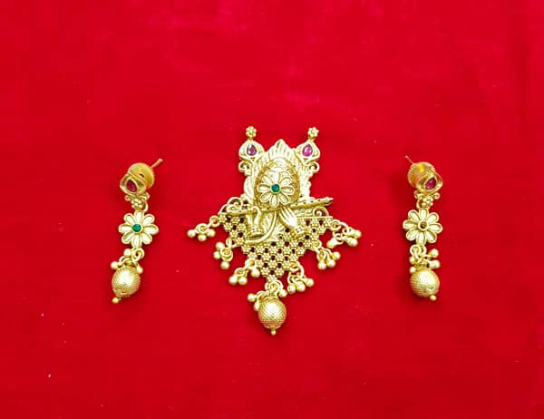 Antique Pendant – Earrings – Imitation Jewellery