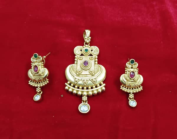 Antique Pendant – Earrings – Imitation Jewellery