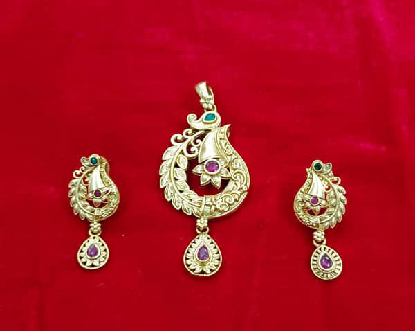 Antique Pendant – Earrings – Imitation Jewellery