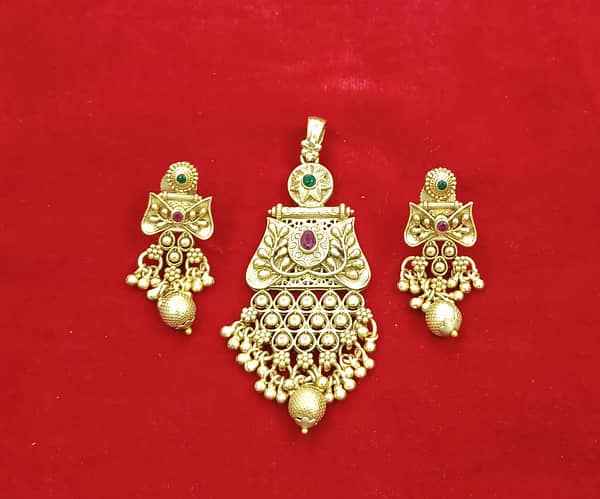 Antique Pendant – Earrings – Imitation Jewellery