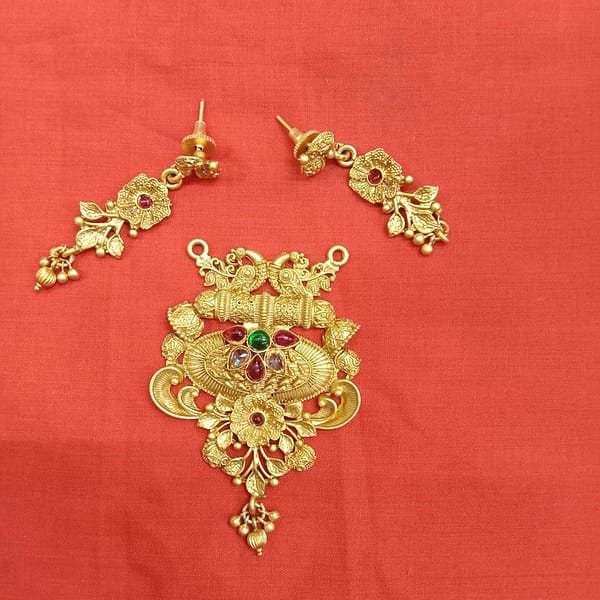 Antique Pendant – Earrings – Imitation Jewellery