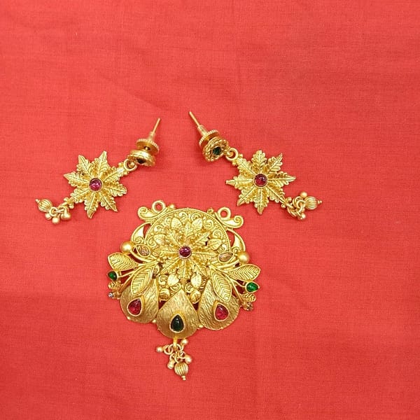 Antique Pendant – Earrings – Imitation Jewellery