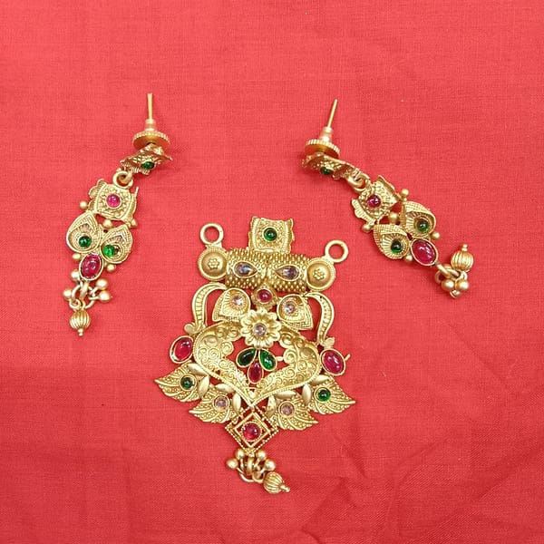 Antique Pendant – Earrings – Imitation Jewellery