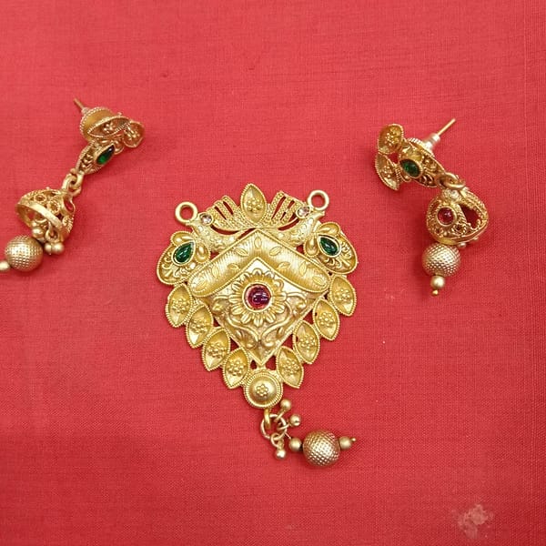 Antique Pendant – Earrings – Imitation Jewellery - Image 5