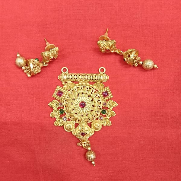 Antique Pendant – Earrings – Imitation Jewellery
