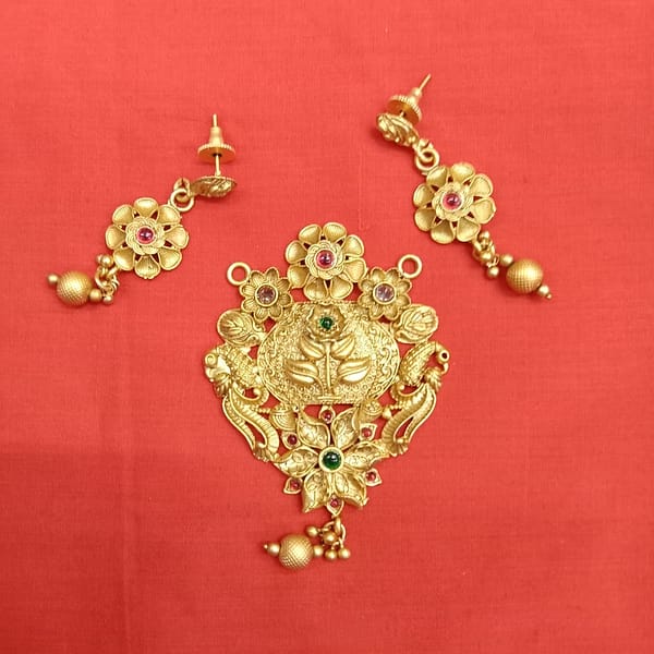 Antique Pendant – Earrings – Imitation Jewellery