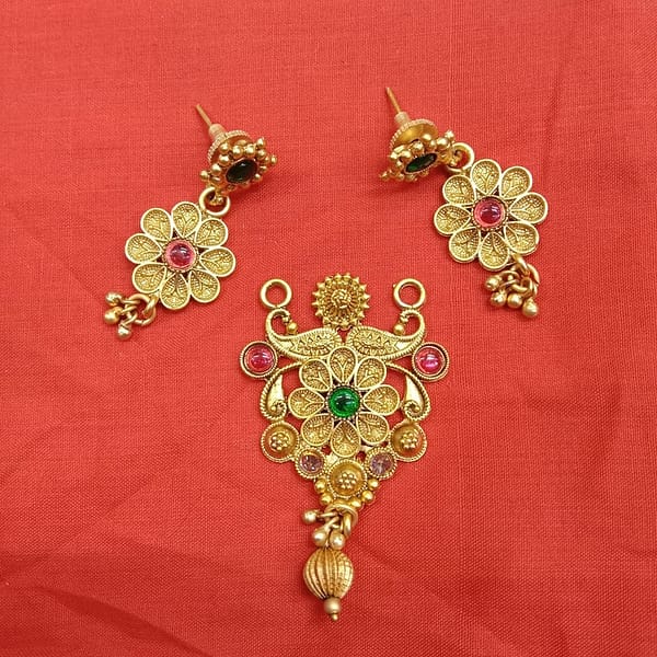 Antique Pendant – Earrings – Imitation Jewellery