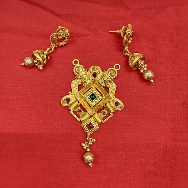 Antique Pendant – Earrings – Imitation Jewellery