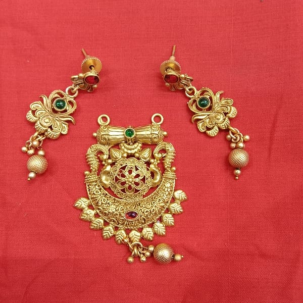 Antique Pendant – Earrings – Imitation Jewellery