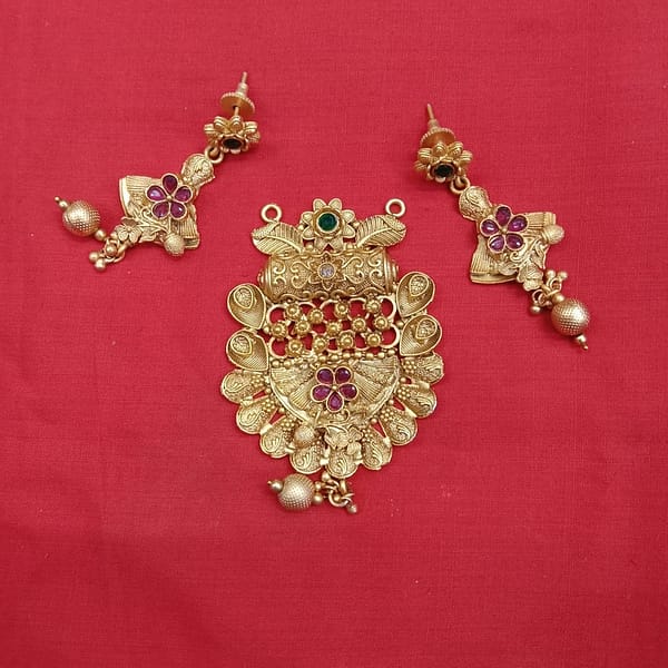 Antique Pendant – Earrings – Imitation Jewellery