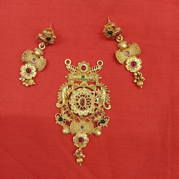 Antique Pendant – Earrings – Imitation Jewellery