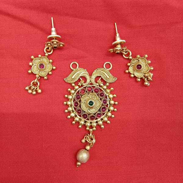 Antique Pendant – Earrings – Imitation Jewellery