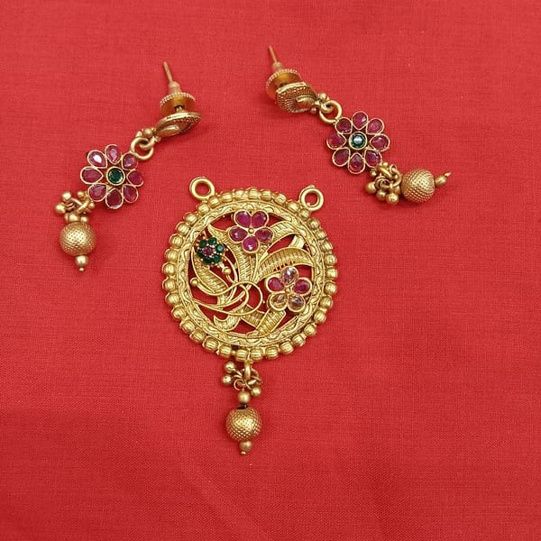 Antique Pendant – Earrings – Imitation Jewellery