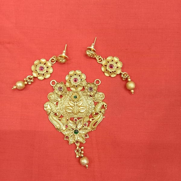 Antique Pendant – Earrings – Imitation Jewellery