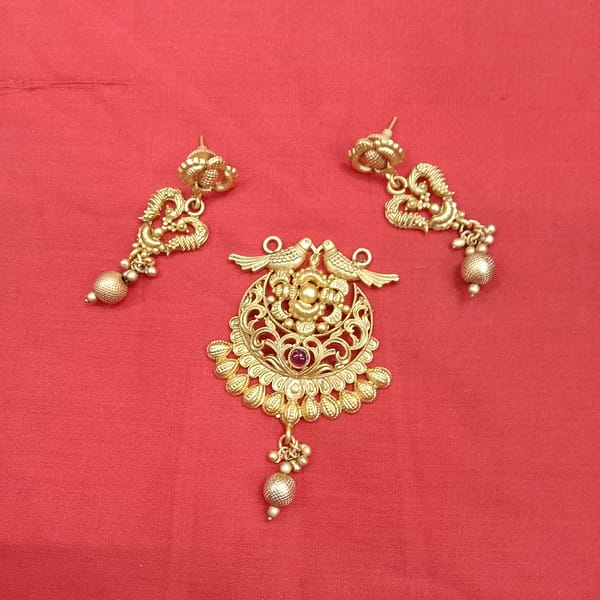 Antique Pendant – Earrings – Imitation Jewellery