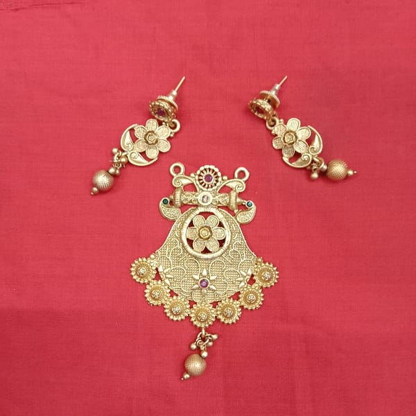 Antique Pendant – Earrings – Imitation Jewellery
